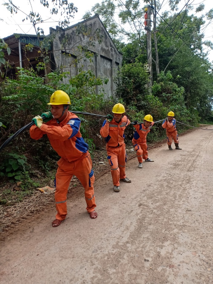 XÍ NGHIỆP DỊCH VỤ ĐIỆN LỰC THÁI NGUYÊN  QUYẾT TÂM HOÀN THÀNH CÁC HẠNG MỤC SỬA CHỮA LỚN ĐƯỢC GIAO NĂM 2021